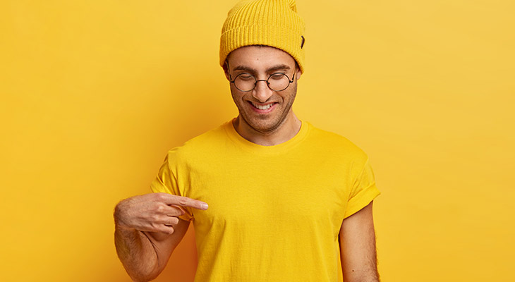 ¿Qué playera elegir, de cuello V o cuello redondo?