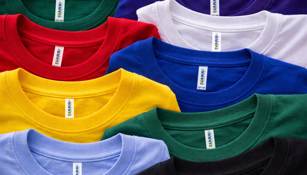 Playeras lisas Mark Athletic de diferentes colores con etiqueta en cuello, ideales para estampar y personalizar al mayoreo en México